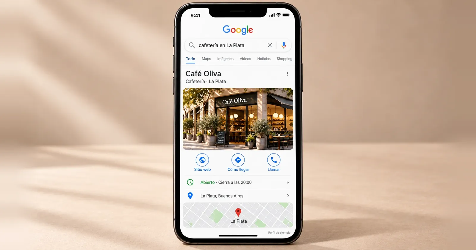 Celular mostrando en Google la ficha de una cafetería de La Plata con botones para el sitio web, cómo llegar y llamar